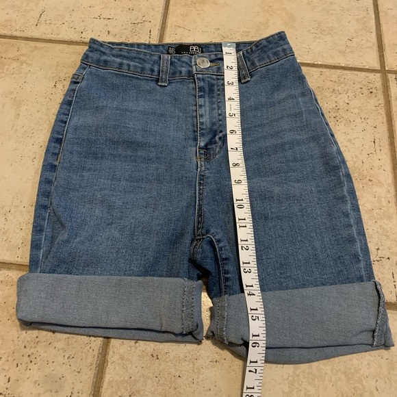 BBJ Los Angeles High-Waisted Cuffed Denim Shorts 5/27 - Picture 6 of 7